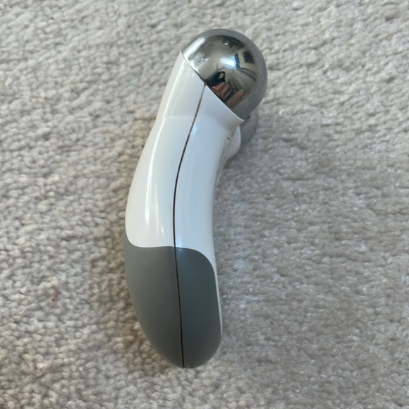 Nuface Mini Microcurrent Device - Picture 8 of 13